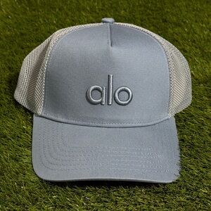 Rare Alo yoga district trucker hat NWT❤️Grayish/blue